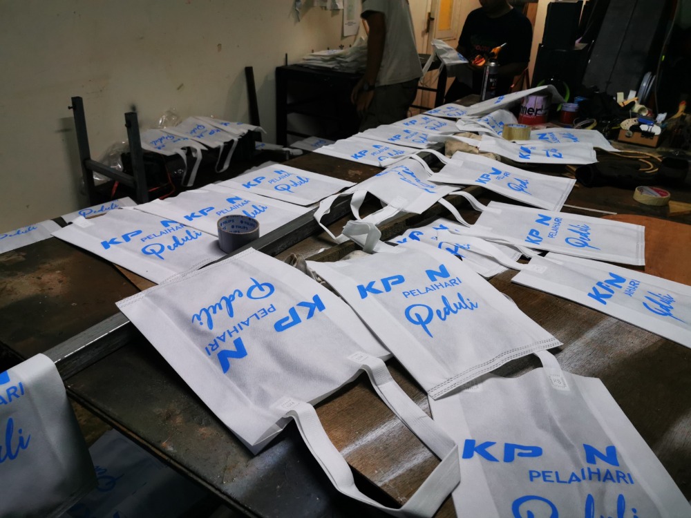 Menggali Kreativitas dan Kualitas Melalui Sablon Kaos Manual Keindahan dalam Setiap Sentuhan