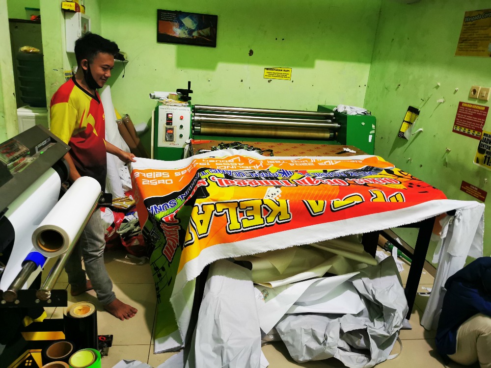perbedaan bendera sublim dan cetak